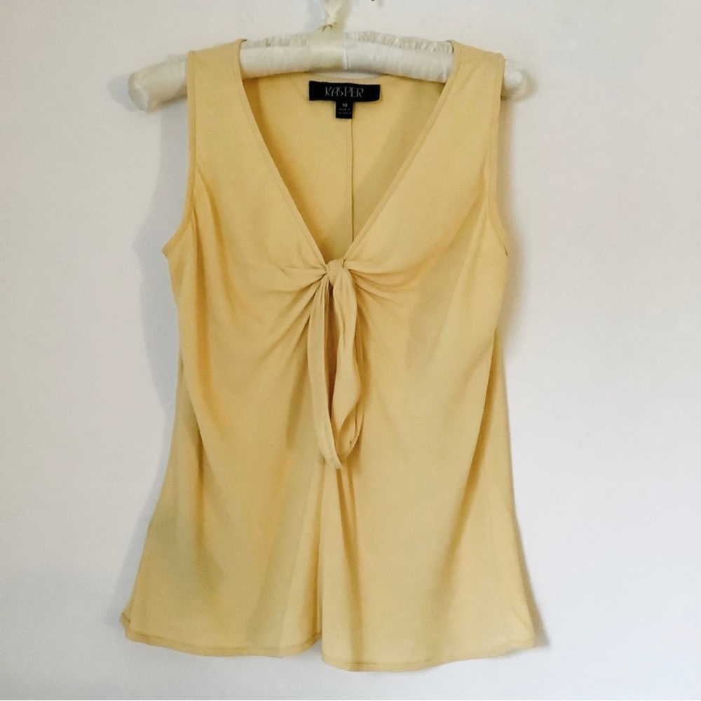 Kasper yellow top